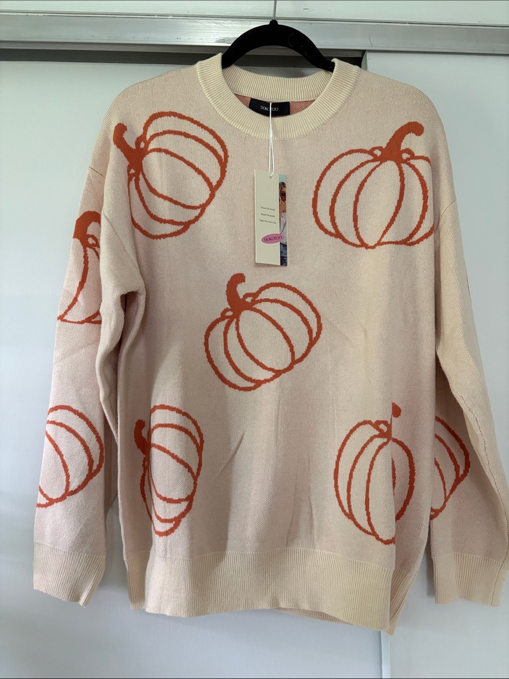 NWT Women's size Large Cream Pumpkin-Print Sweater Dokotoo